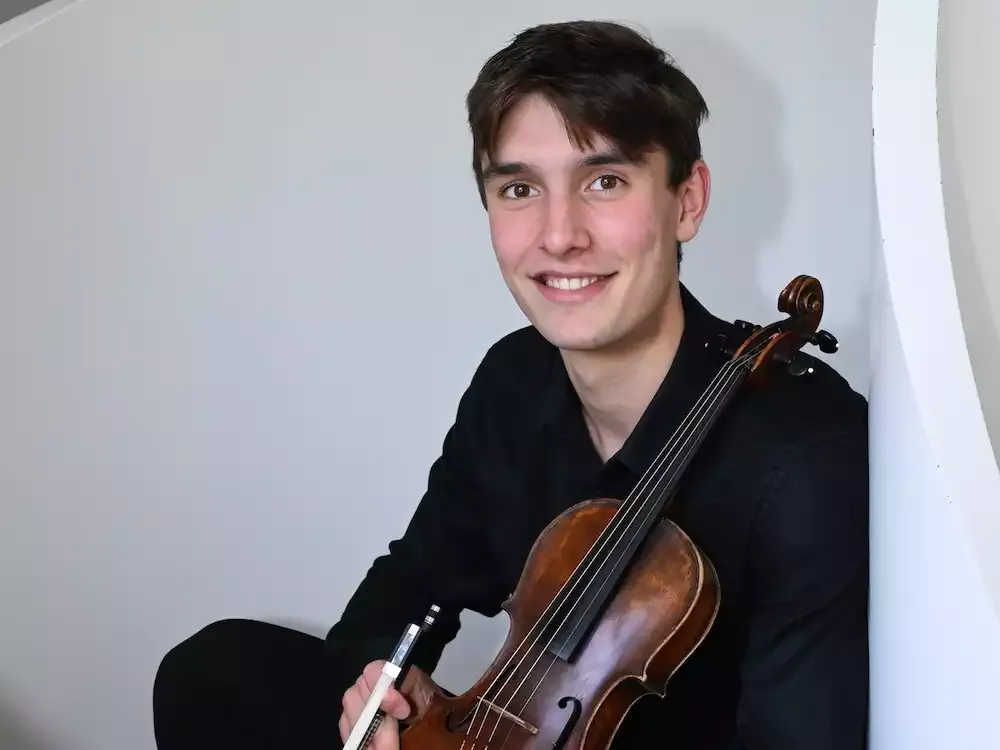 Jules Sauvegrain avec son violon