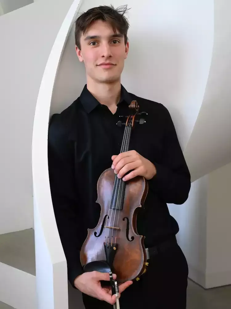 Jules Sauvegrain avec son violon